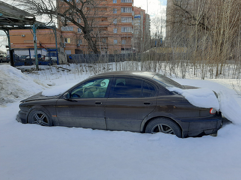 Жители Липецка переживают за автомобиль с саратовскими номерами