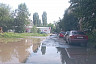 Саратовцы после проливного дождя готовят лодки