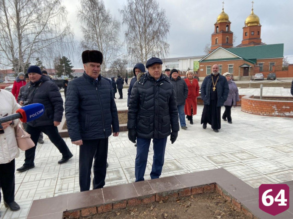 Радаев поручил обследовать разрушающуюся набережную Волги