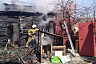Пожарные отбивали от огня кровлю дома на Астраханской