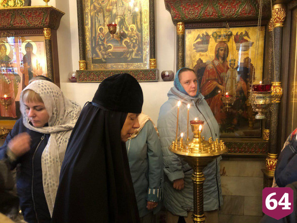 Десятки саратовцев пришли в храм на панихиду по Лизе Киселевой