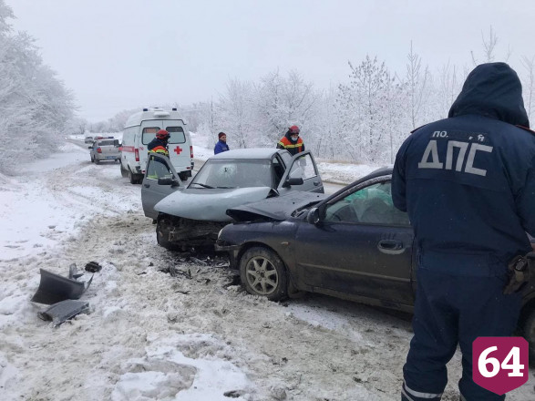 В аварии на Кумысной поляне пострадали два человека