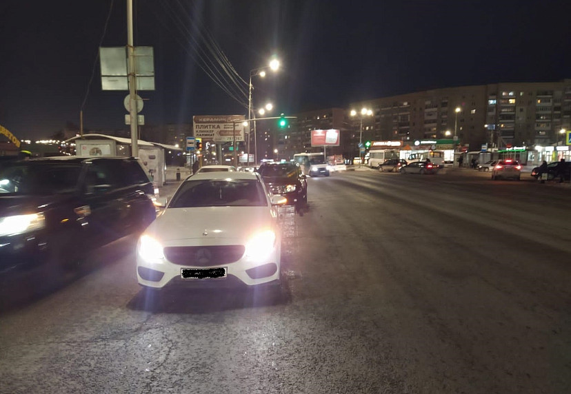 В аварии на Усть-Курдюмской покалечилась автоледи