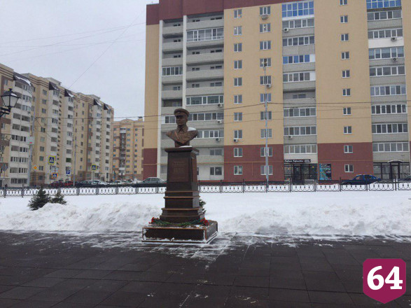 Законодатели из ПФО прошли по саратовскому бульвару Героев Отечества
