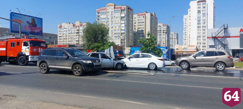 В Саратове семь человек пострадали в массовом ДТП 