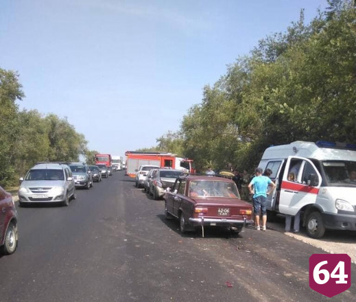 В массовой аварии под Саратовом ранены три человека
