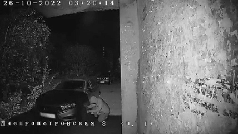 Похитители колпаков с «Весты» в Саратове попали на видео