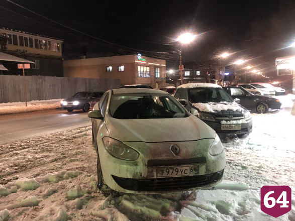 В Саратове автохамы блокировали дорогу пешеходам