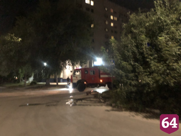 Полыхающий дом в центре Саратова тушили 26 пожарных