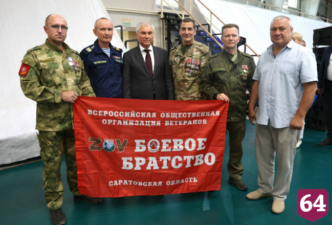 Горожане пожаловались Володину на отсутствие интернета и разбитые тротуары 