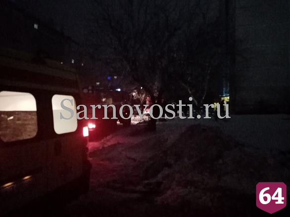 Женщина выбежала из задымленной квартиры и умерла в подъезде