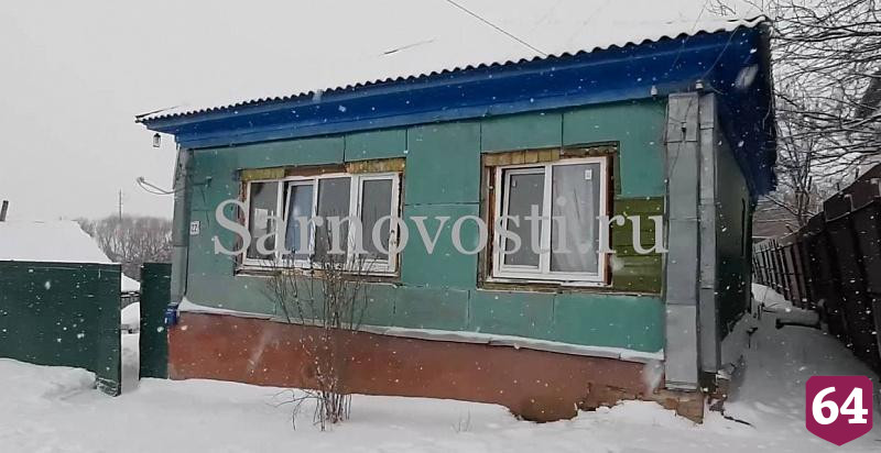 Под Саратовом мужчина взял в заложники сына и пытался убить участкового