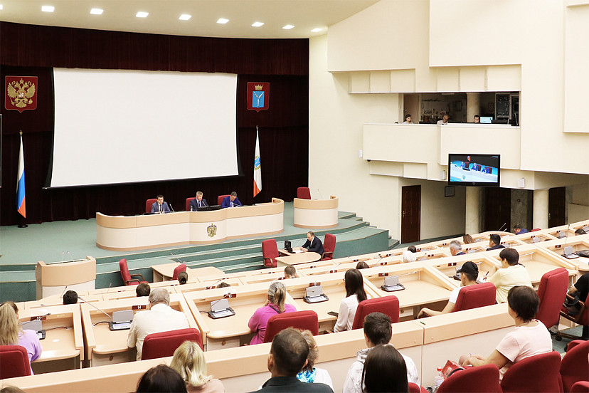 В Саратовской области сертификаты на жилье получили 600 сирот 