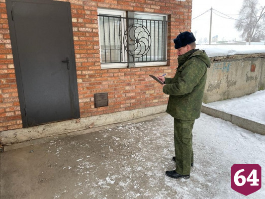 В пристройке нашли труп 58-летнего саратовца с ранами на груди