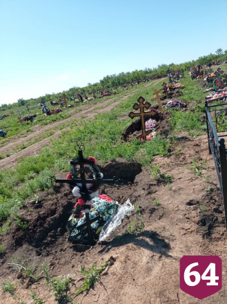 На городском кладбище провалились могилы
