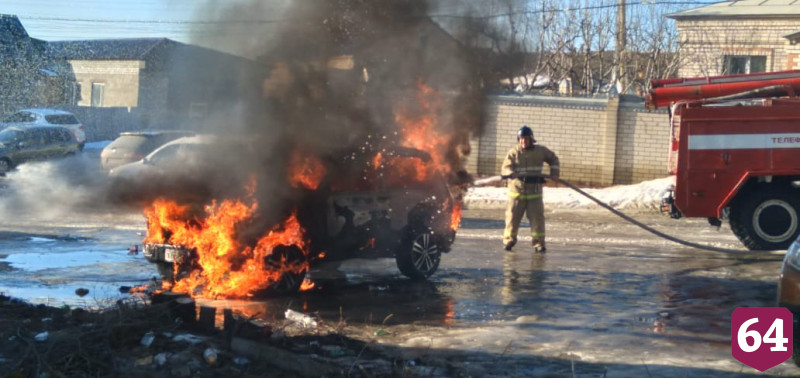 На Горького полностью выгорел внедорожник