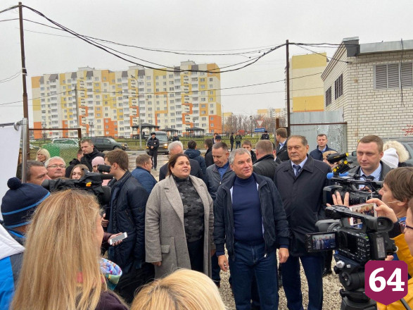 Володин указал на недостаток рабочих на стройке Дворца водных видов спорта 