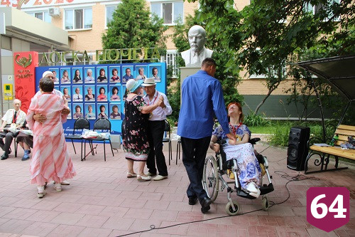 В День семьи в Энгельсском доме-интернате чествовали супружеские пары