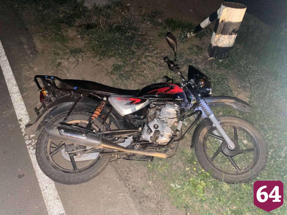 Под Саратовом 15-летний подросток опрокинулся с мотоцикла 