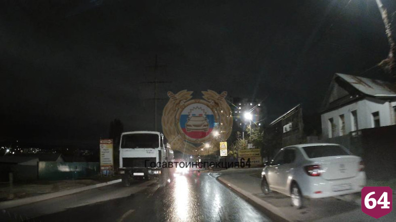 В Саратове грузовик задавил женщину