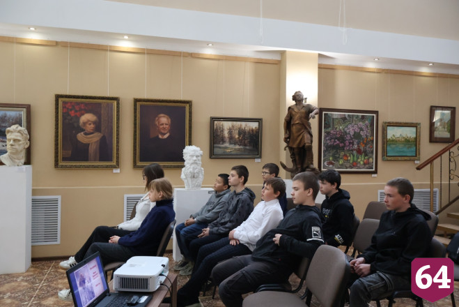 Саратовские школьники увидели войну глазами художников-фронтовиков