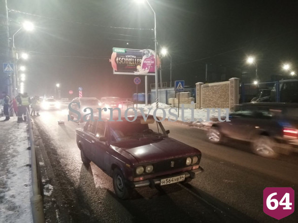 В Саратове женщина попала под машину и разбила голову