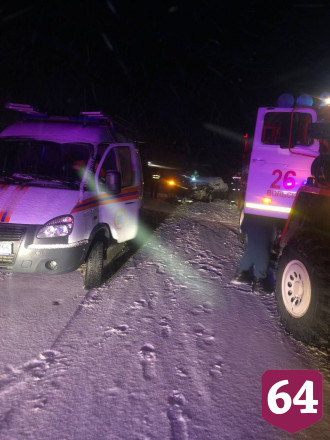 На саратовской трассе в снегопад столкнулись два автомобиля
