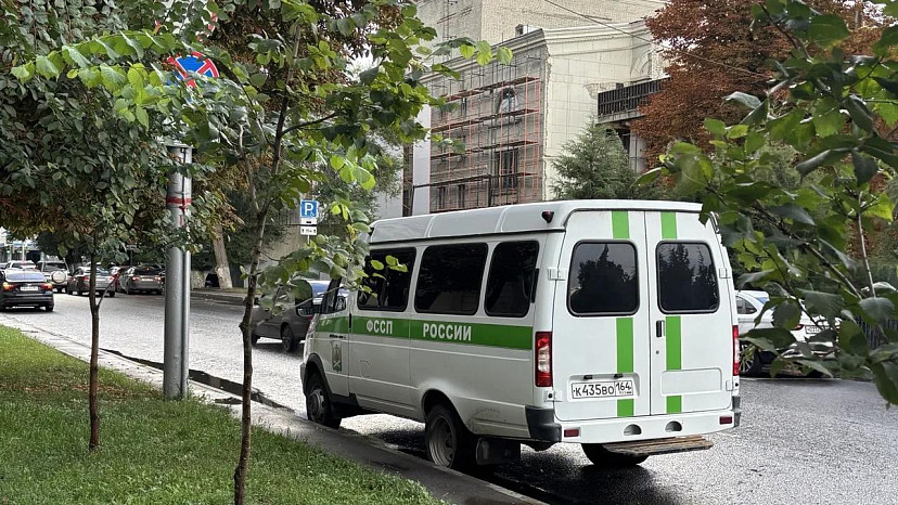 Приставы взыскали 346 тысяч рублей с помощницы мошенников