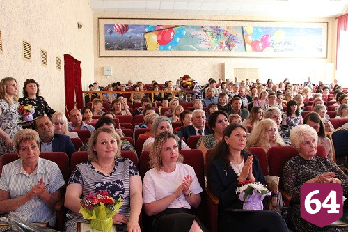 В Энгельсском доме-интернате наградили лучших медиков и соцработников 
