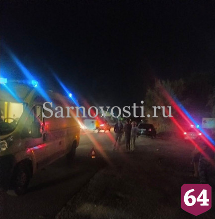 В Саратове мужчина попал под машину и сломал бедро