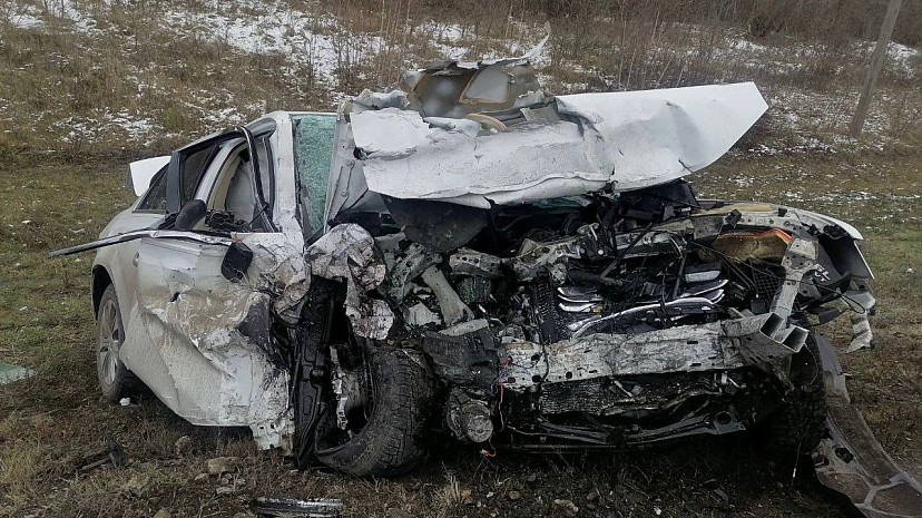 Спасатели деблокировали пострадавшего в ДТП под Саратовом