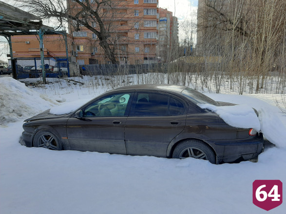 Жители Липецка переживают за автомобиль с саратовскими номерами