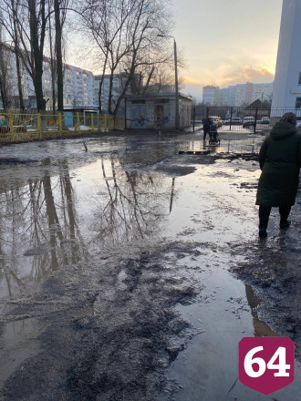 Саратовцы пожаловались на «болото» у детского сада 