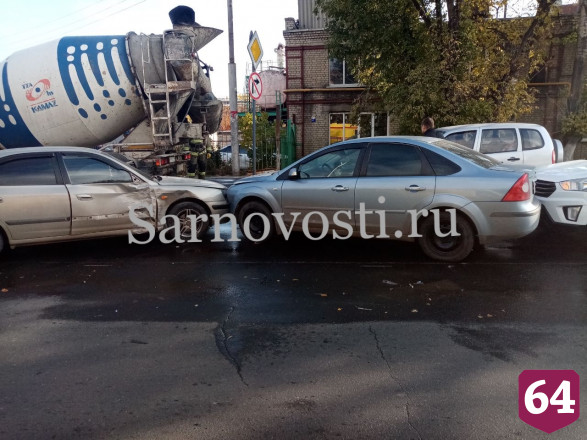 В ДТП с 5 машинами на Стрелке пострадал человек