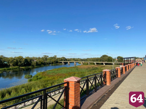 Городской набережной стали посвящать стихи