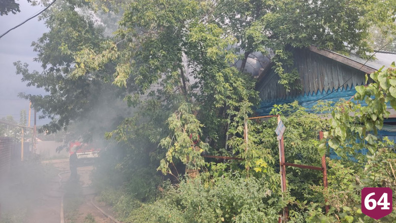 На пожаре в центре Саратова пострадал мужчина