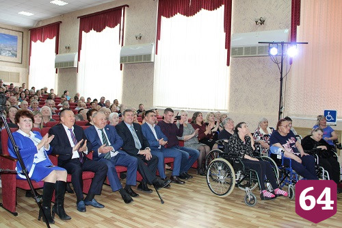 В Энгельсском доме-интернате прошел концерт к Международному дню инвалидов