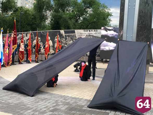 Открытие стелы «Город трудовой доблести» в Саратове отметили салютом