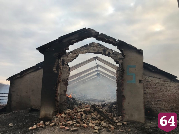 Горящие склады под Саратовом тушили 100 человек