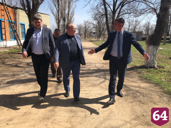 В лицее под Саратовом шьют одежду и подушки для бойцов СВО