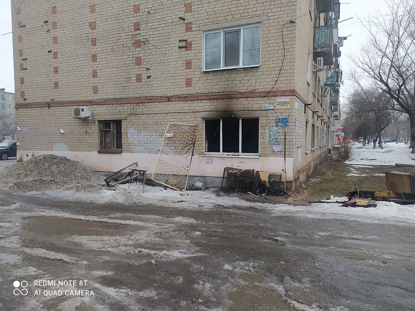 Из горящей пятиэтажки эвакуировали 16 жильцов