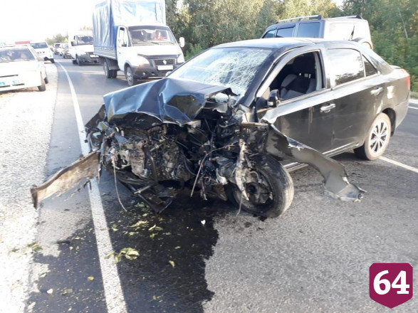 Очевидцы потушили автомобиль участника массового ДТП