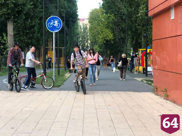 Жители Саратова снова вышли на прогулку без масок