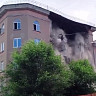 Полицейские и чиновники дежурят у дома с рухнувшими подъездами в Саратове