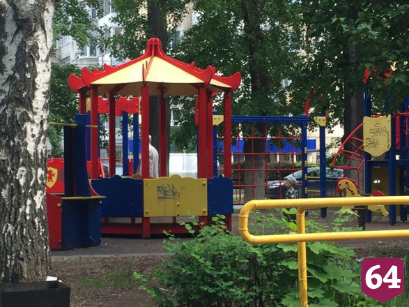 В Саратове нарушители самоизоляции облюбовали аллею Героя Романова