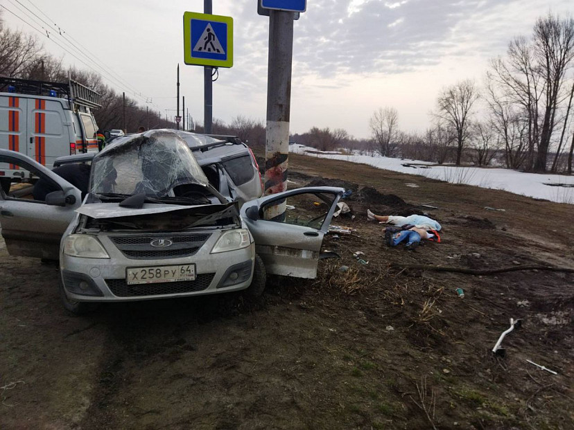 Полиция ищет свидетелей ДТП под Саратовом с погибшей семьей