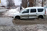 Затопленный перекресток у детского сада напомнил саратовцам Венецию