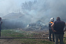 Спасатели отбивали от огня надворные постройки под Саратовом
