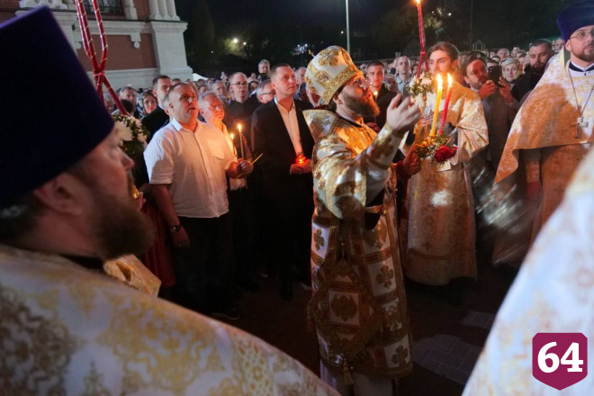 Губернатор Саратовской области встретил Пасху в храме