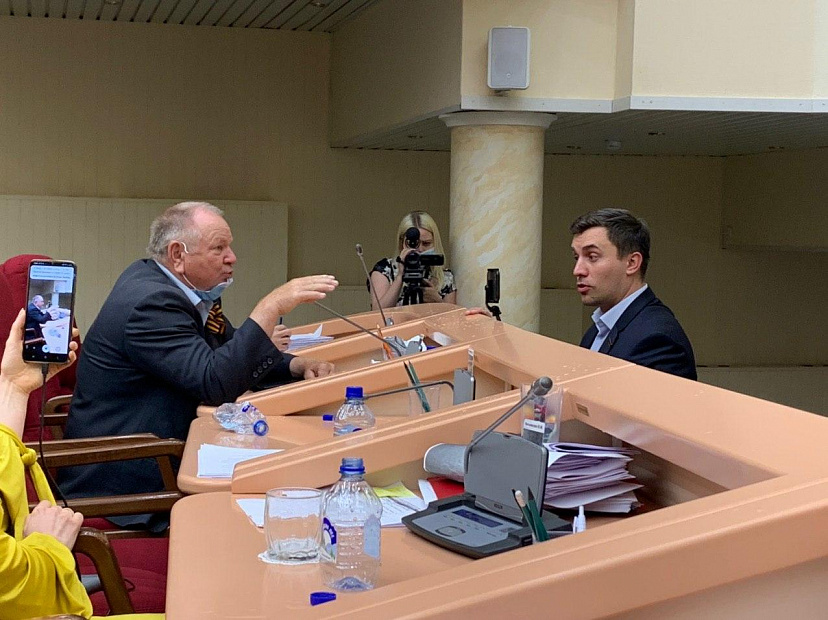 Депутаты прокомментировали потасовку в Саратовской областной думе